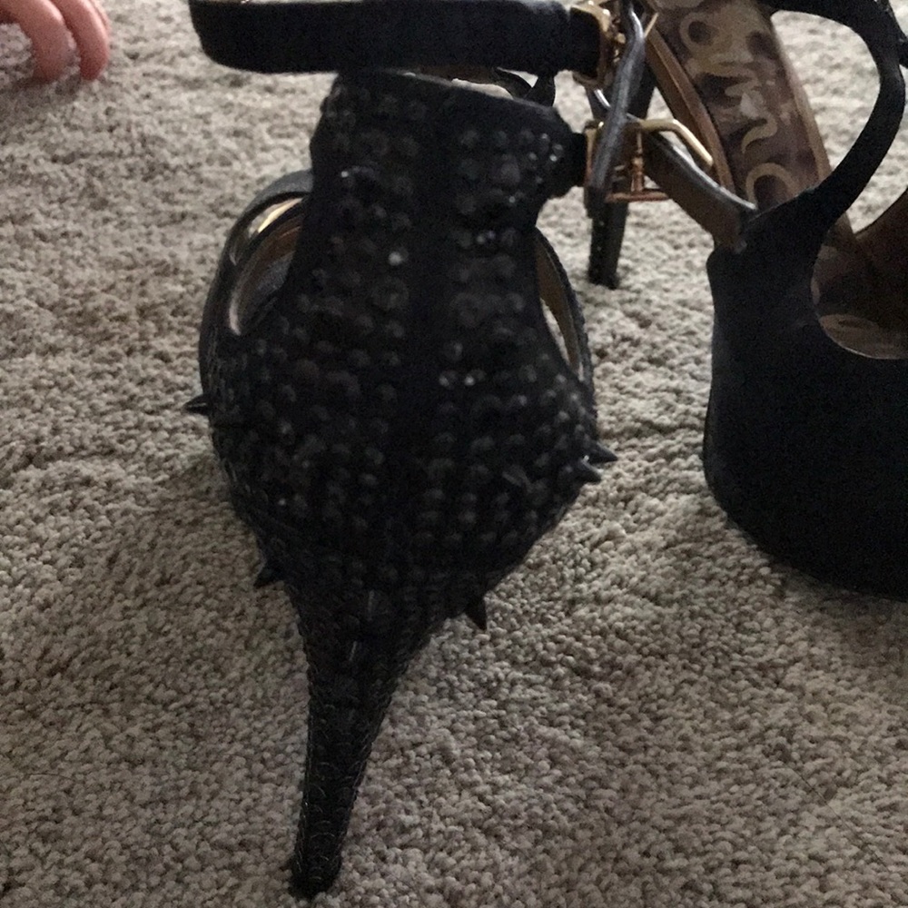 Never worn. - Picture 2 of 3